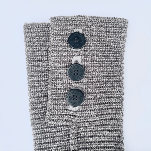 UGG Classic Cardy II Knit Boot Sherpa Winter
Warm Cozy Tall Button Chic - Picture 3 of 13